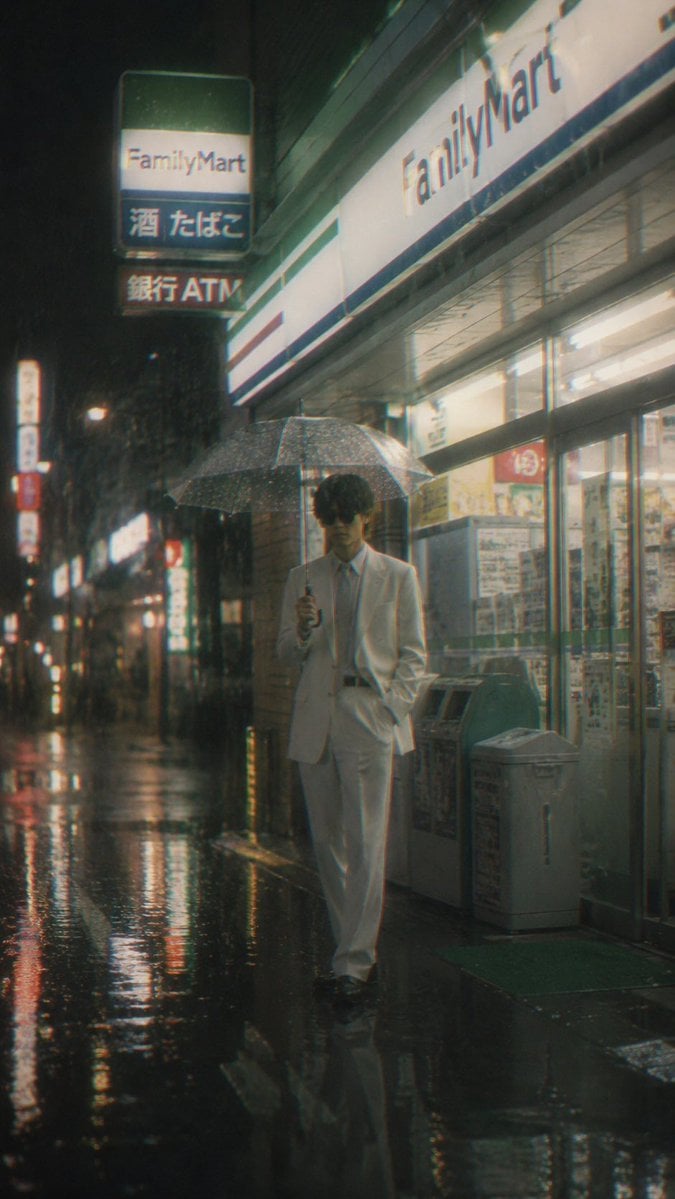雨夜 FamilyMart 黑色电影风格肖像