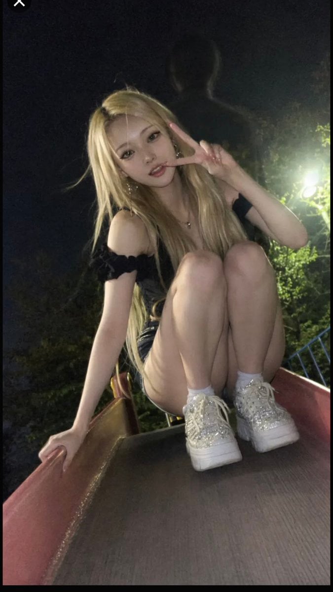 诡异夜晚滑梯幽灵照片