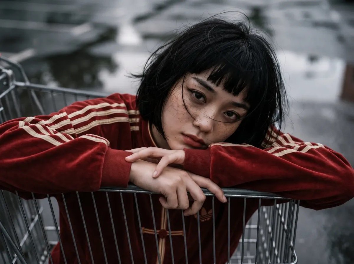社交媒体帖子 - 购物车视角时尚摄影