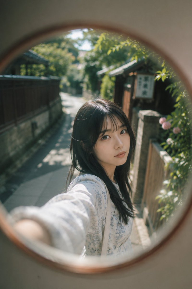 头像 / 个人资料 - 曲线镜中的女性倒影