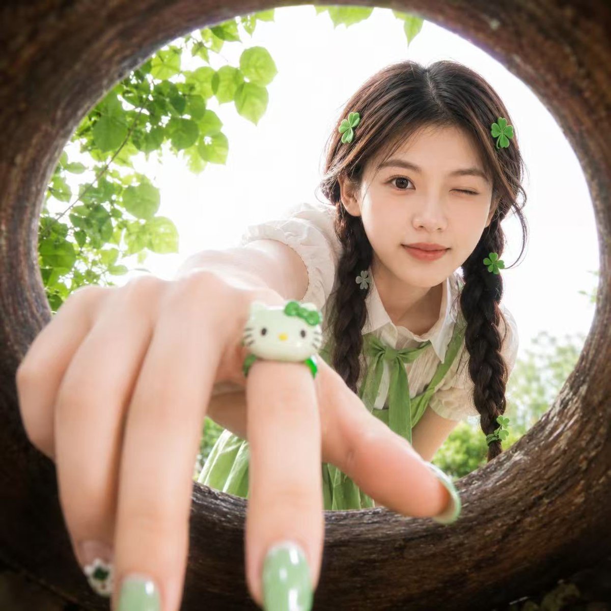头像 / 头像 - 柔和春日樱花 POV 人像