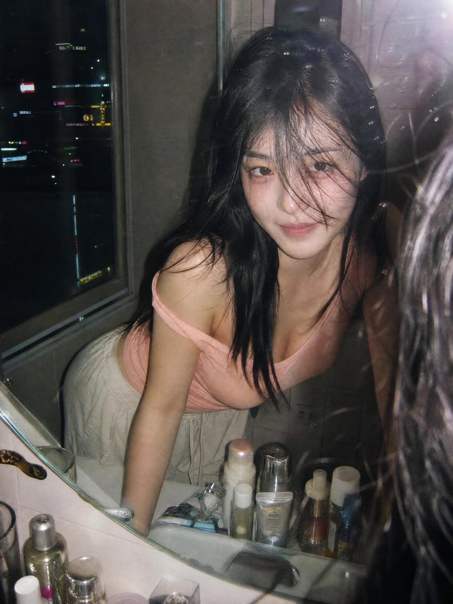 头像 / 头像 - 随性夜间浴室人像