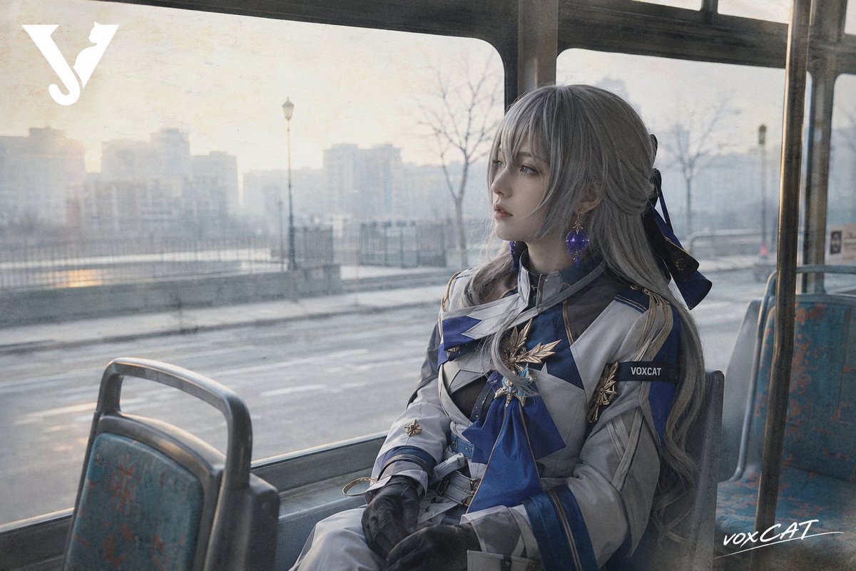 个人头像 - 雨中巴士真人Cosplay剧照