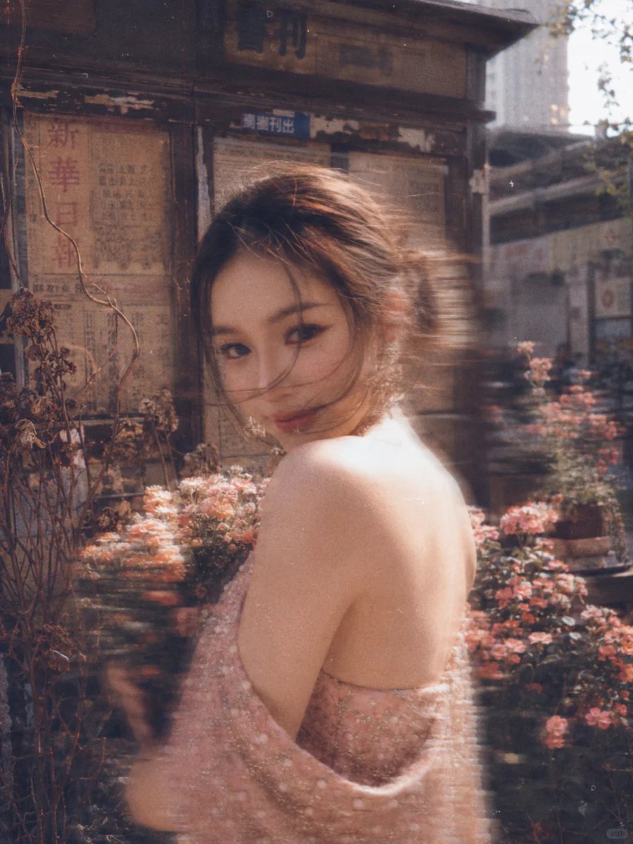 社交媒体帖子 - 复古胶片女孩人像变换
