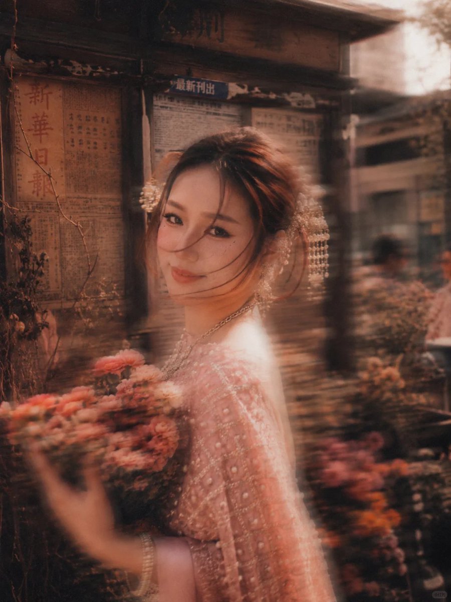 社交媒体帖子 - 复古胶片女孩人像变换