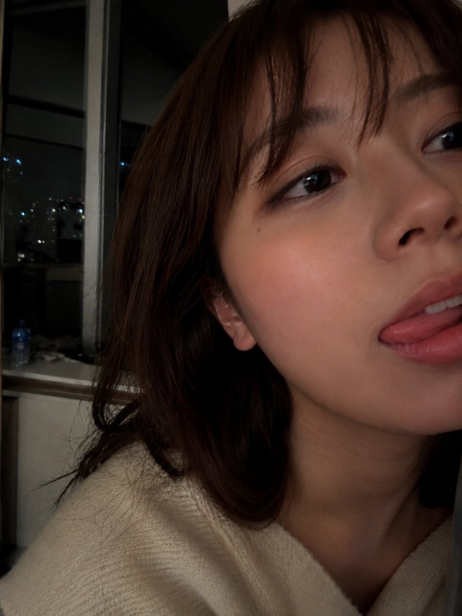 头像 - 真实手机夜间自拍