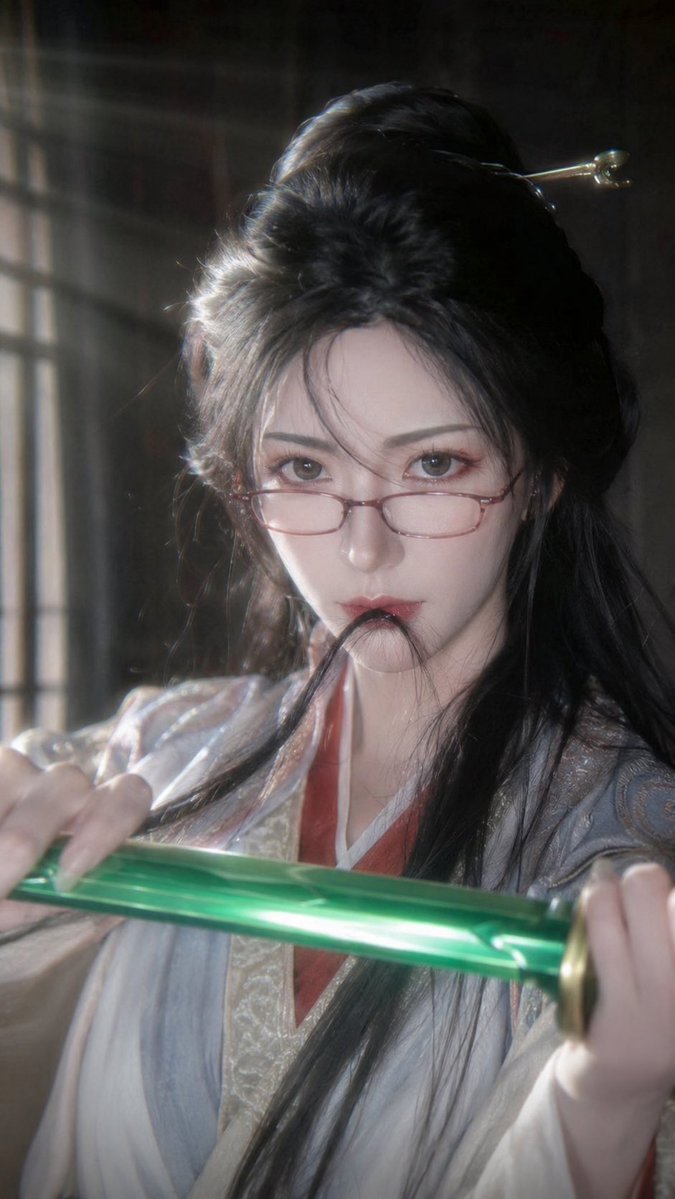 个人资料/头像 - 电影感仙侠女剑客人像